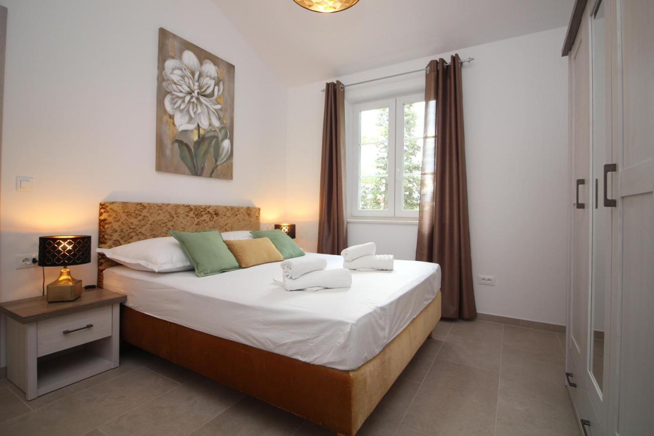 Villa Beachfront Sea Palace Kastela Luaran gambar