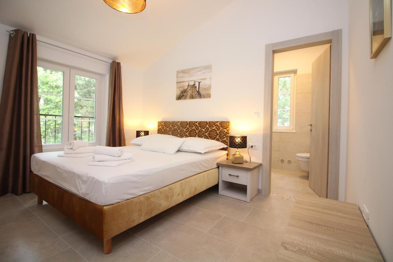 Villa Beachfront Sea Palace Kastela Luaran gambar