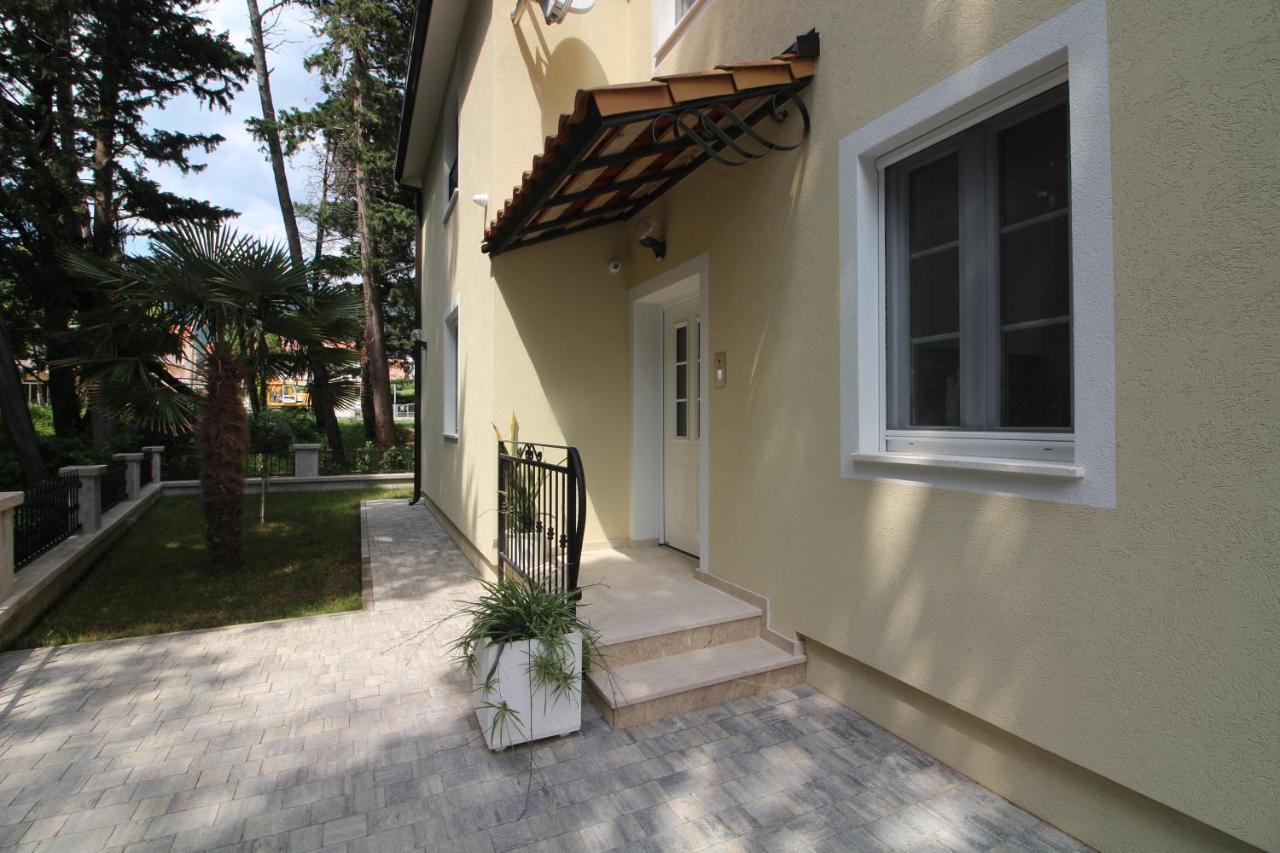 Villa Beachfront Sea Palace Kastela Luaran gambar